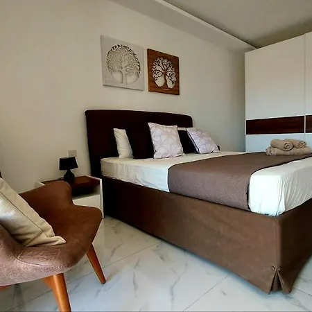 Nebur Penthouse, Sea Views & Private Roof Pool *
