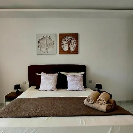 Nebur Penthouse, Sea Views & Private Roof Top Pool