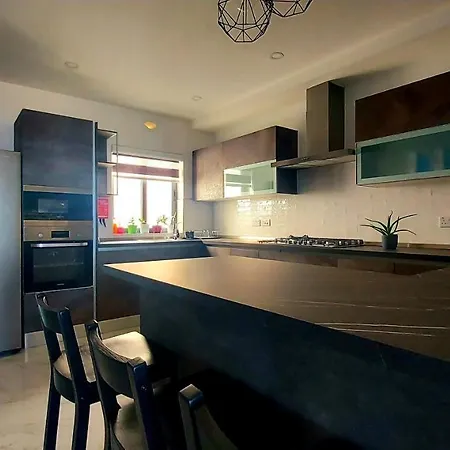 Nebur Penthouse, Sea Views & Private Roof Pool 公寓 Il-Pergla