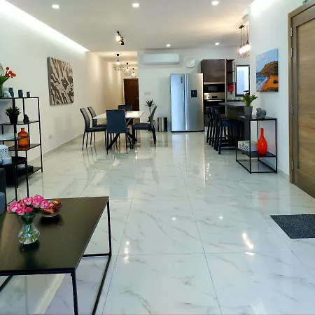 Nebur Penthouse, Sea Views & Private Roof Pool 公寓 Il-Pergla
