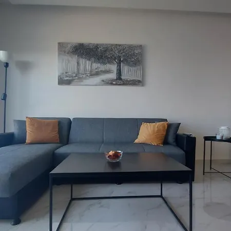 Nebur Penthouse, Sea Views & Private Roof Pool