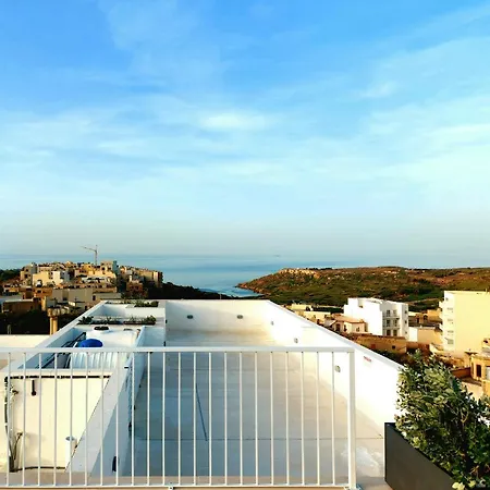 Nebur Penthouse, Sea Views & Private Roof Pool 公寓 Il-Pergla