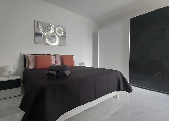 Nebur Penthouse, Sea Views & Private Roof Top Pool * Il-Pergla