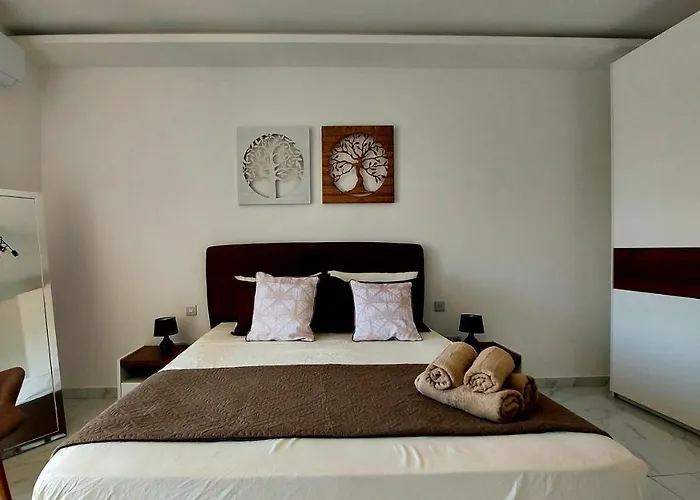 Nebur Penthouse, Sea Views & Private Roof Top Pool