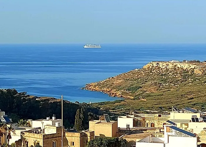 Nebur Penthouse, Sea Views & Private Roof Top Pool