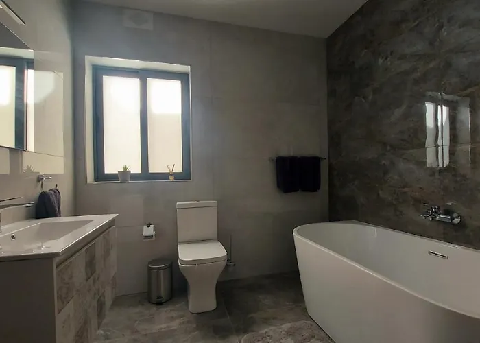 Nebur Penthouse, Sea Views & Private Roof Top Pool Appartement