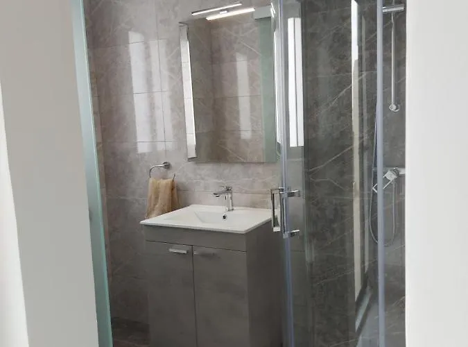 Nebur Penthouse, Sea Views & Private Roof Top Pool