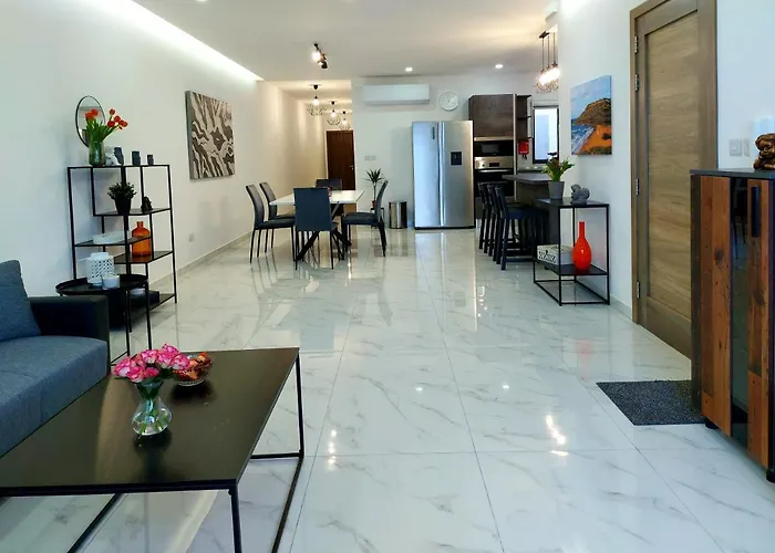 Nebur Penthouse, Sea Views & Private Roof Top Pool Appartement Il-Pergla