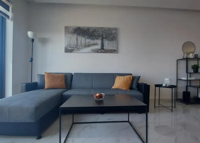 Nebur Penthouse, Sea Views & Private Roof Top Pool