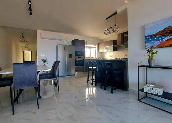 Nebur Penthouse, Sea Views & Private Roof Top Pool Apartament *