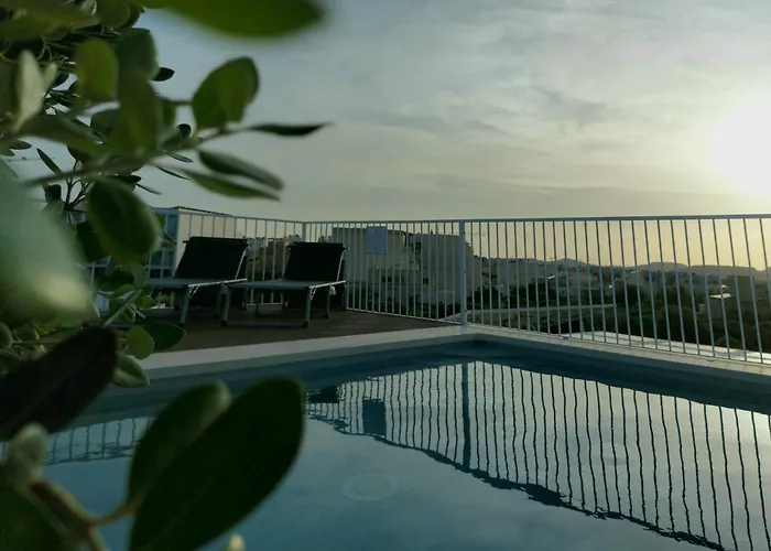 Nebur Penthouse, Sea Views & Private Roof Top Pool Appartement *